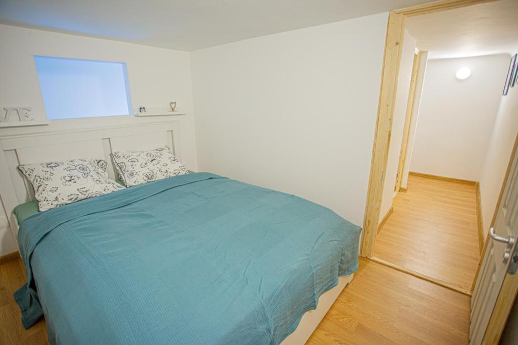 Cosy Gallery Flat In Akacfa St. Budapest Bagian luar foto