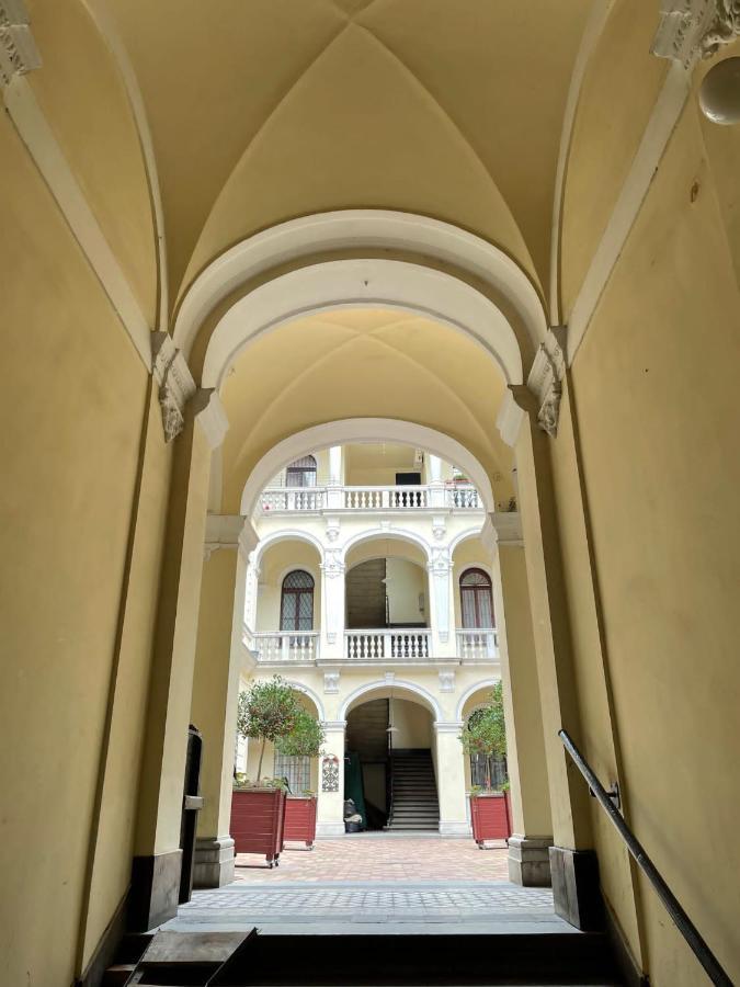 Cosy Gallery Flat In Akacfa St. Budapest Bagian luar foto