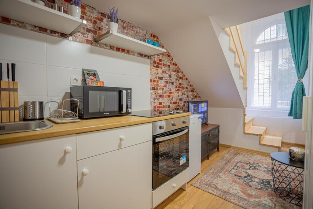 Cosy Gallery Flat In Akacfa St. Budapest Bagian luar foto