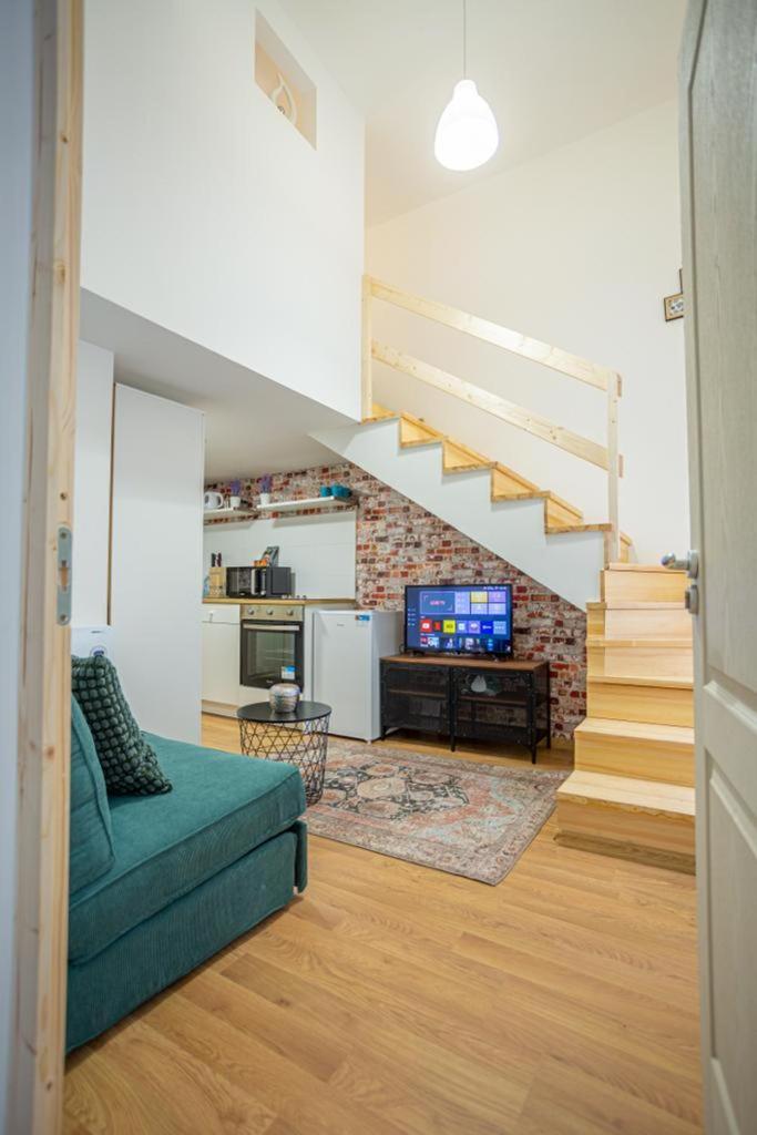 Cosy Gallery Flat In Akacfa St. Budapest Bagian luar foto