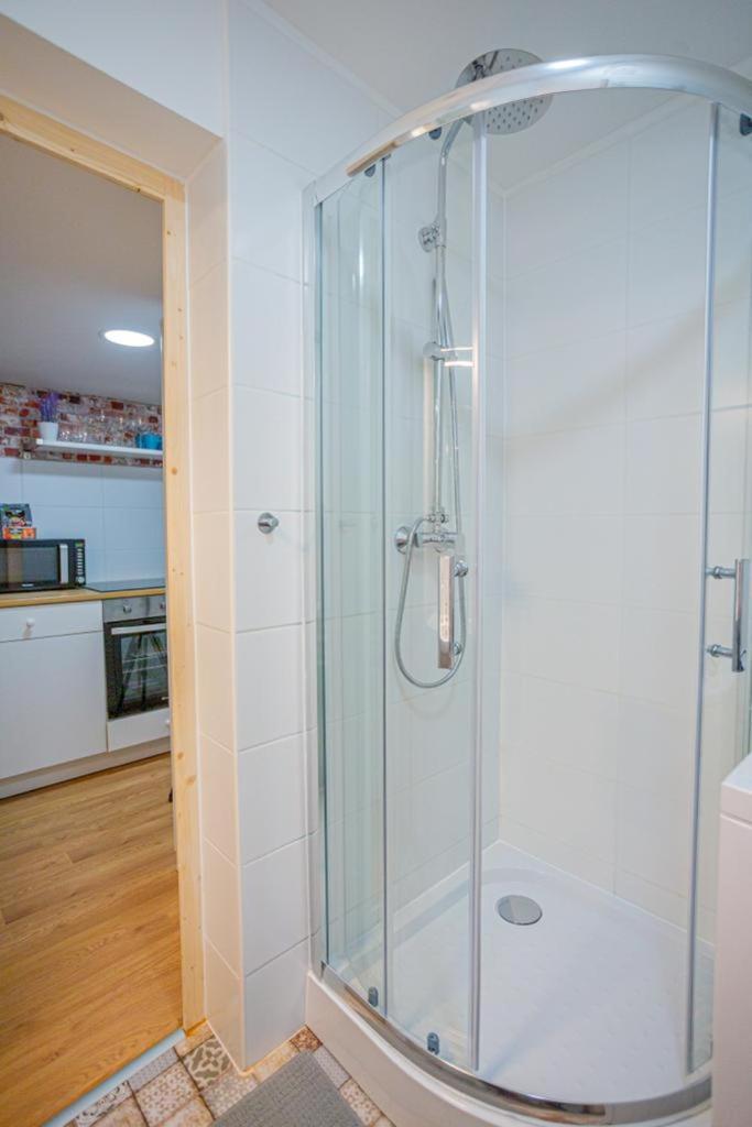Cosy Gallery Flat In Akacfa St. Budapest Bagian luar foto